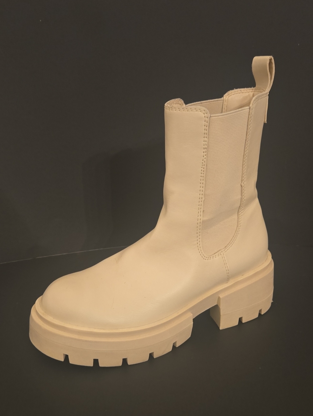 FOREVER 21 Cream Lug Sole Chunky Chelsea Boot